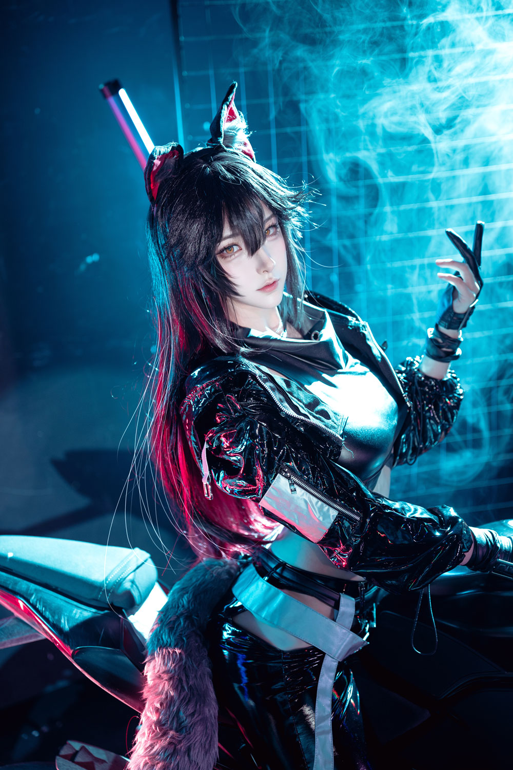 Seya-狮砸《明日方舟》德克萨斯音律联觉COSPLAY图片写真在线看