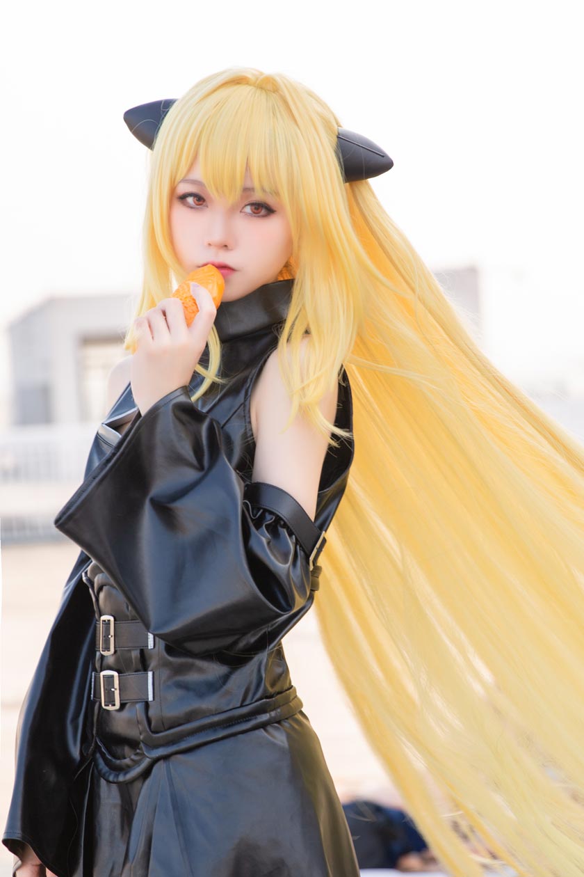 G44不会受伤 小暗常服COS美图在线