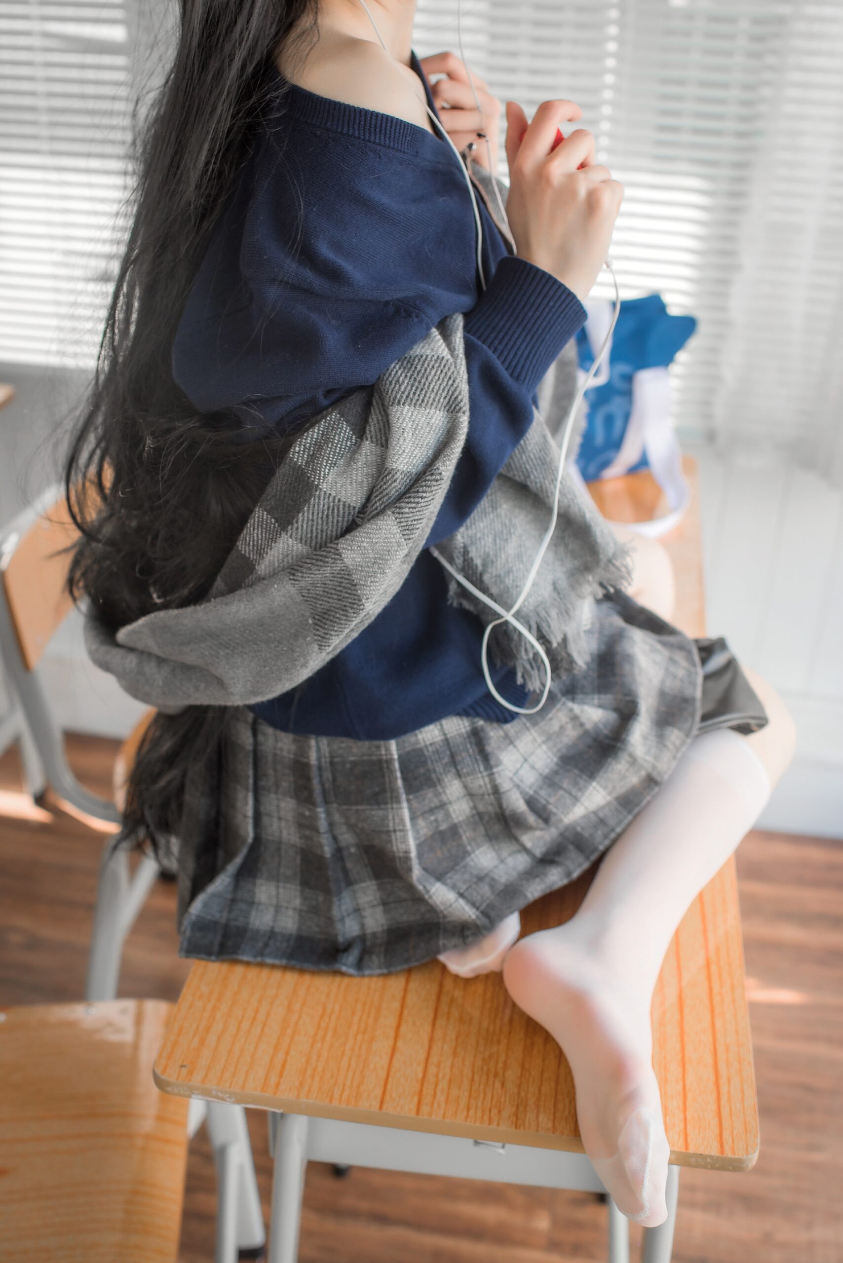 izumi泉桃子 纯白毕业季COS写真图片在线