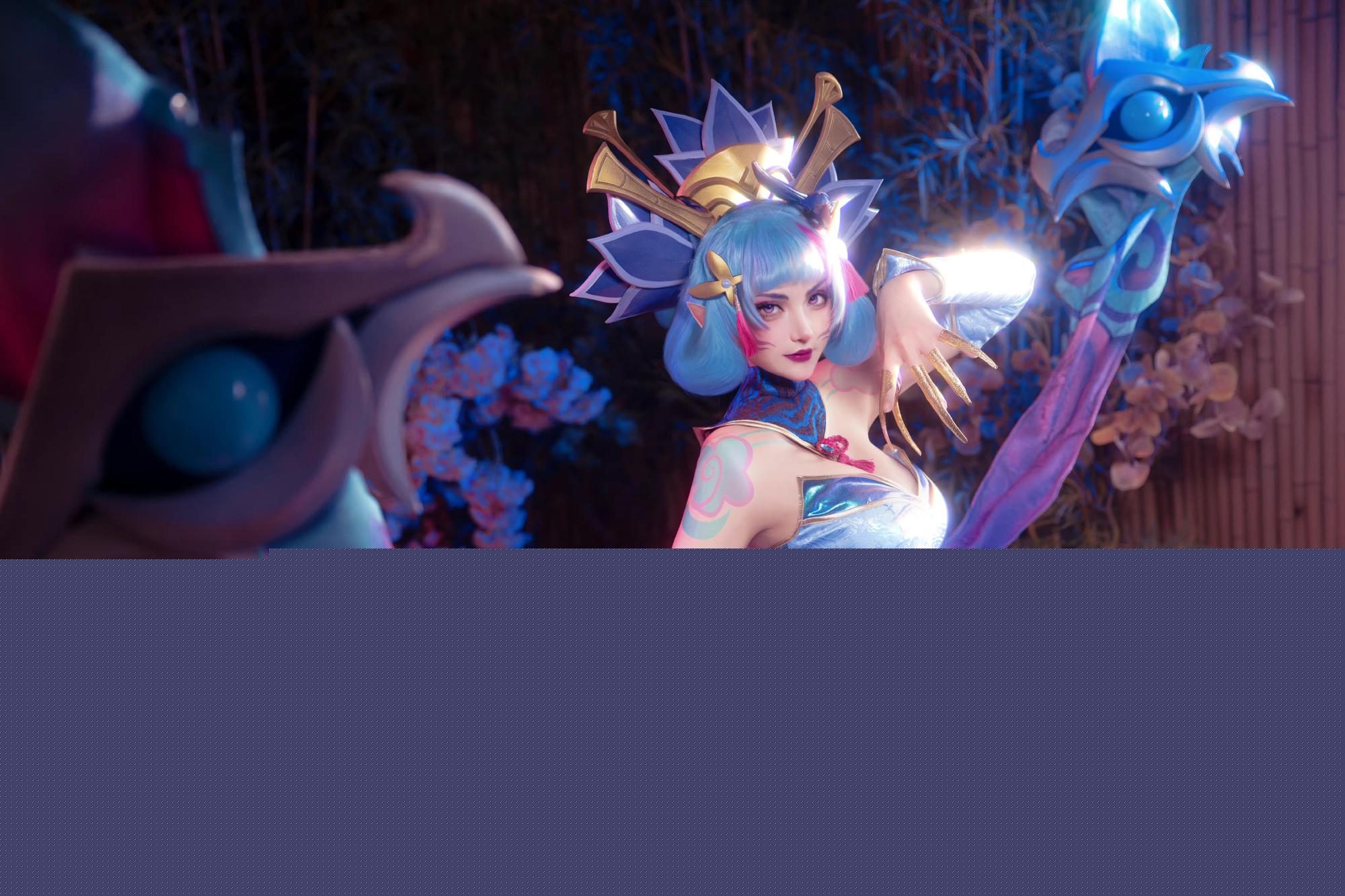 TOO-十八 《英雄联盟》灵魂莲华寡妇伊芙琳COS美艳神还原