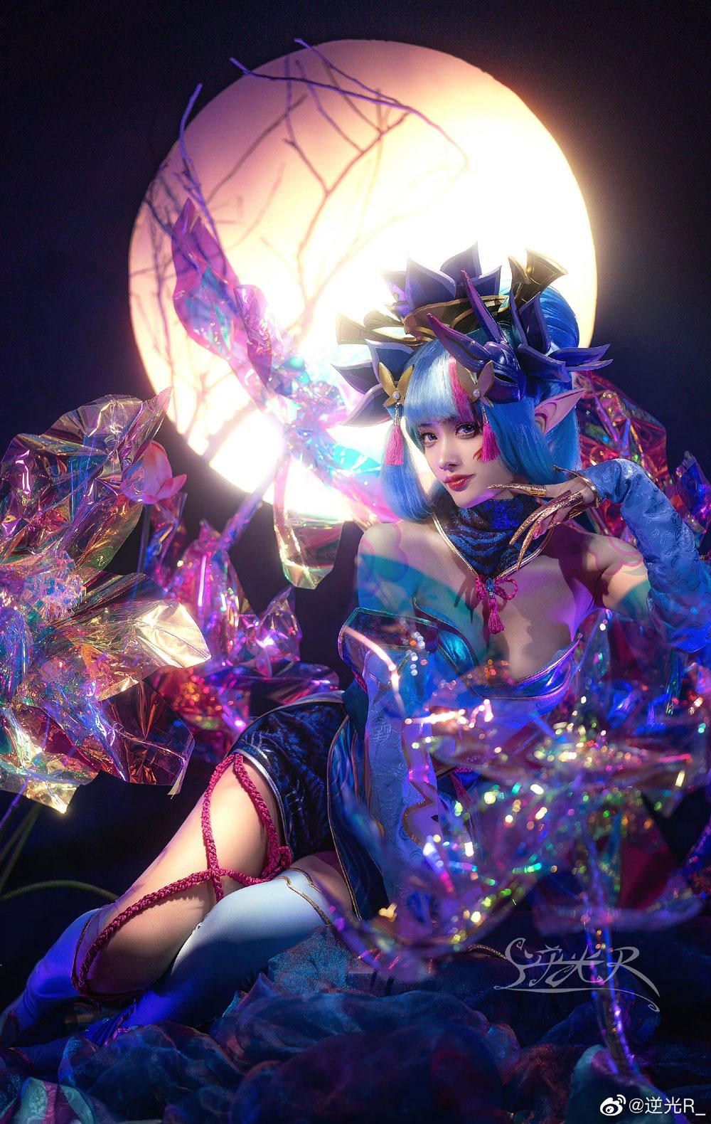 逆光R_《英雄联盟》灵魂莲华寡妇伊芙琳COSPLAY图片