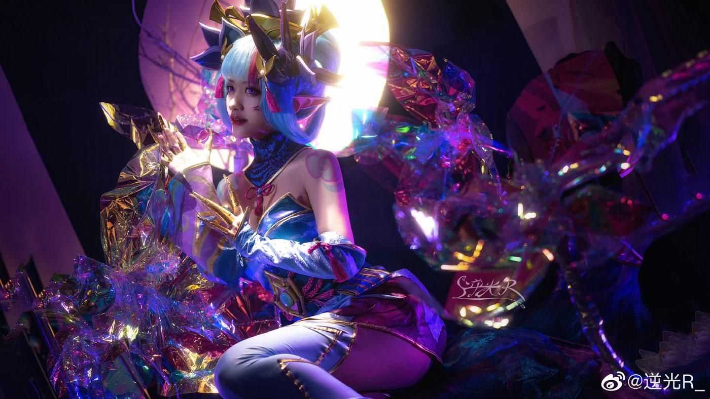 逆光R_《英雄联盟》灵魂莲华寡妇伊芙琳COSPLAY图片