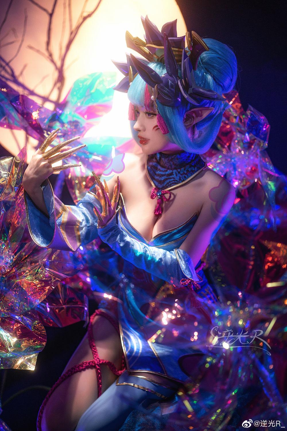 逆光R_《英雄联盟》灵魂莲华寡妇伊芙琳COSPLAY图片