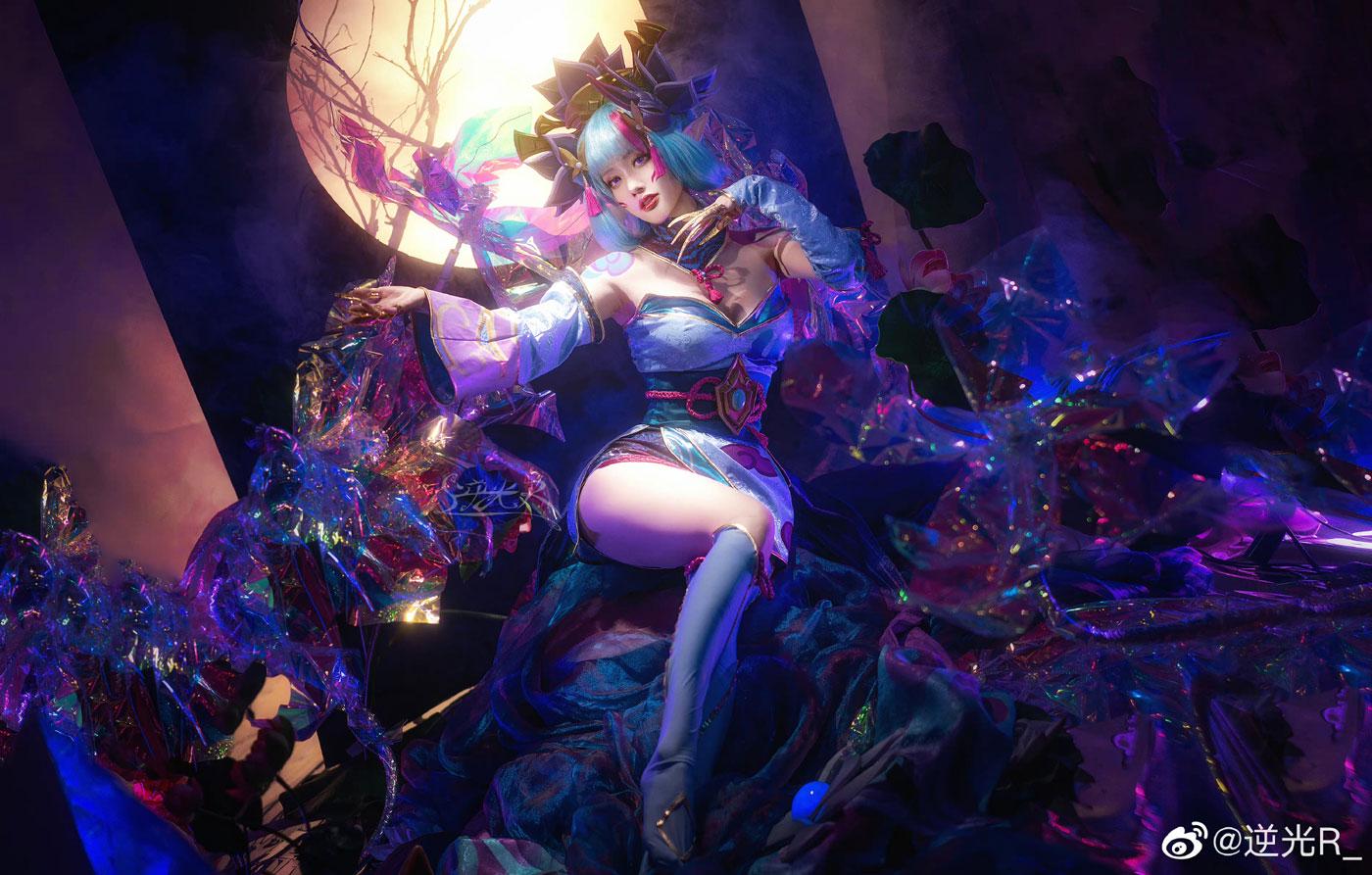逆光R_《英雄联盟》灵魂莲华寡妇伊芙琳COSPLAY图片