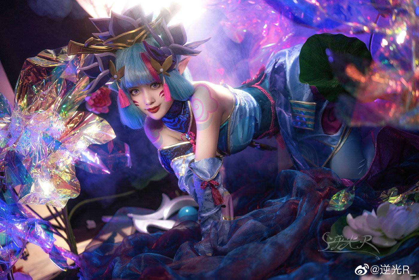 逆光R_《英雄联盟》灵魂莲华寡妇伊芙琳COSPLAY图片