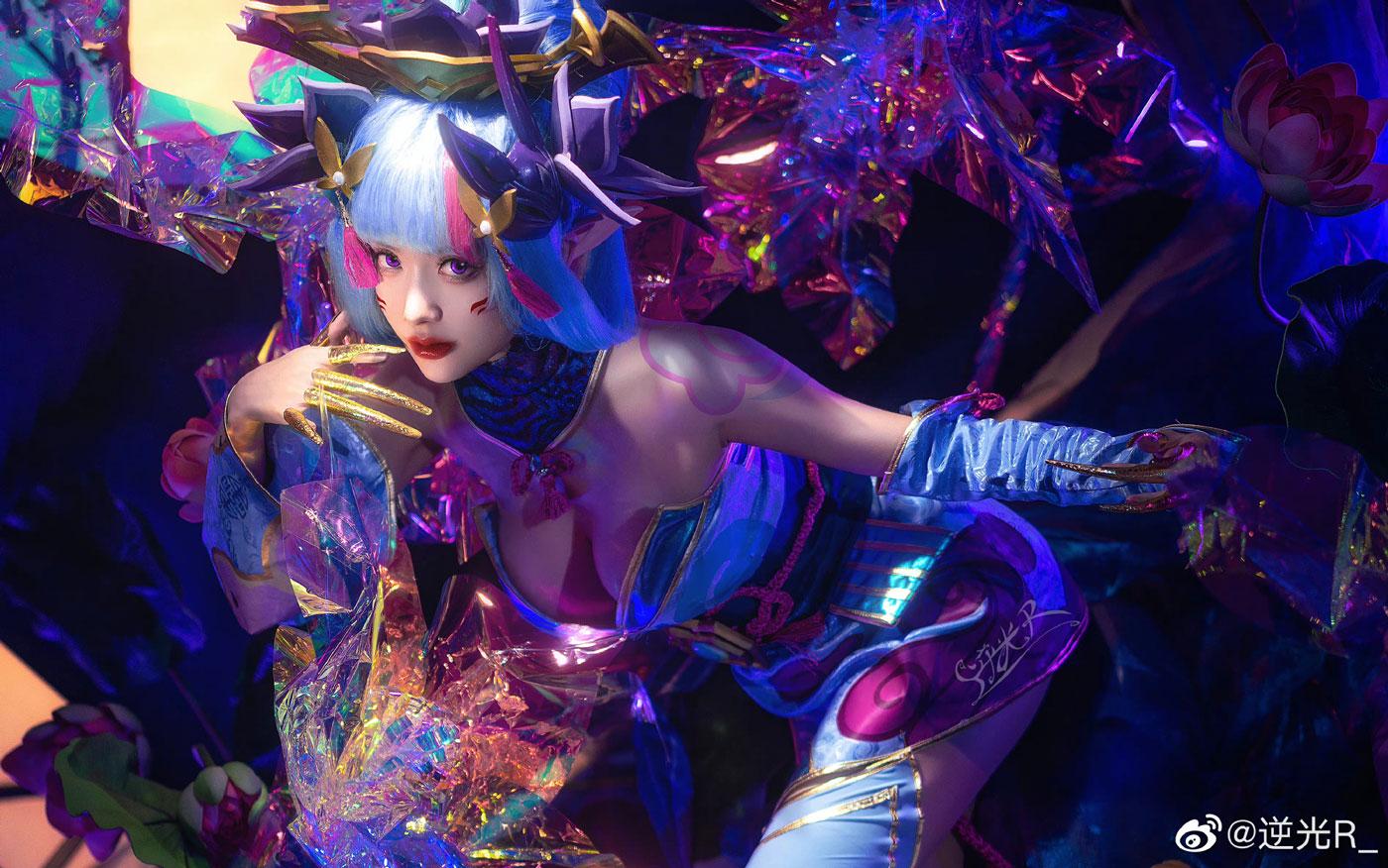 逆光R_《英雄联盟》灵魂莲华寡妇伊芙琳COSPLAY图片