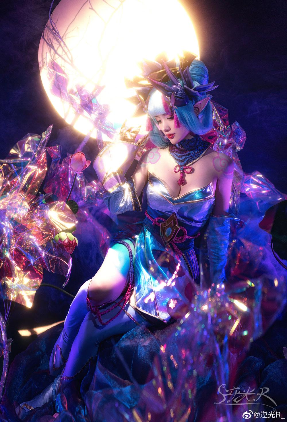 逆光R_《英雄联盟》灵魂莲华寡妇伊芙琳COSPLAY图片
