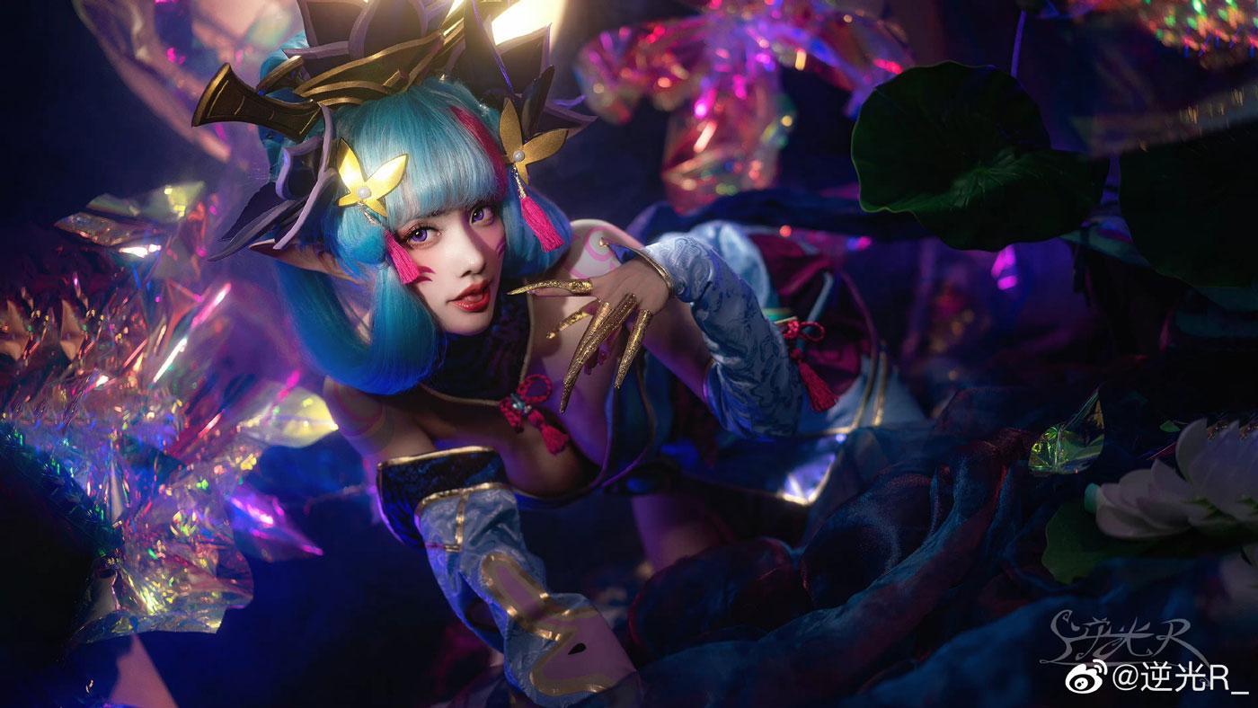 逆光R_《英雄联盟》灵魂莲华寡妇伊芙琳COSPLAY图片