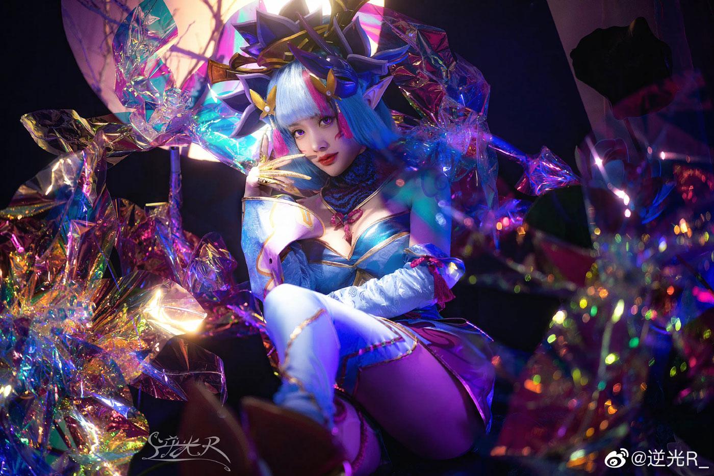 逆光R_《英雄联盟》灵魂莲华寡妇伊芙琳COSPLAY图片