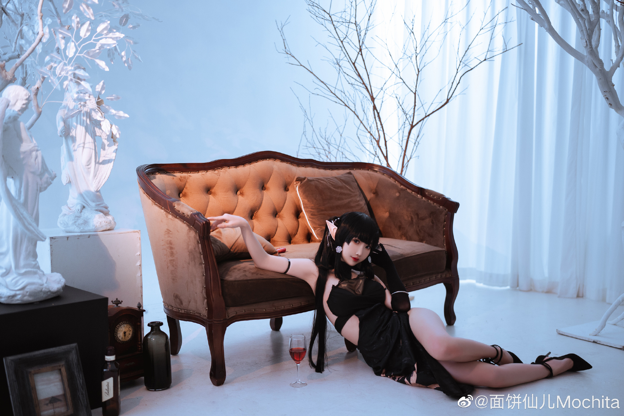 面饼仙儿Mochita《明日方舟》森蚺礼服COS美图欣赏