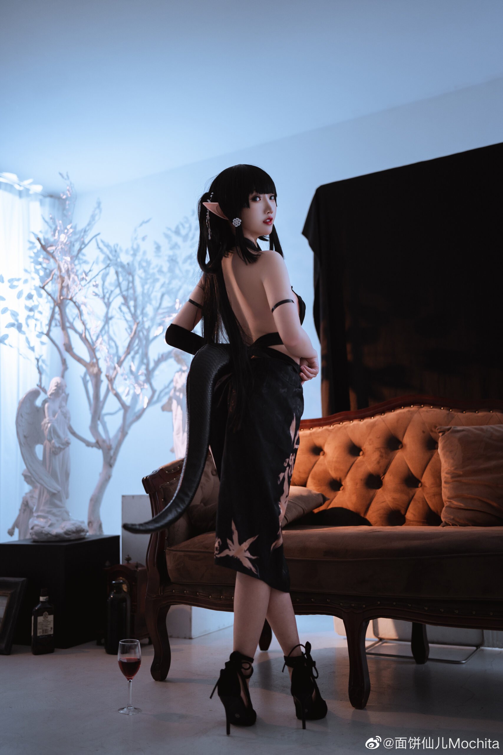 面饼仙儿Mochita《明日方舟》森蚺礼服COS美图欣赏