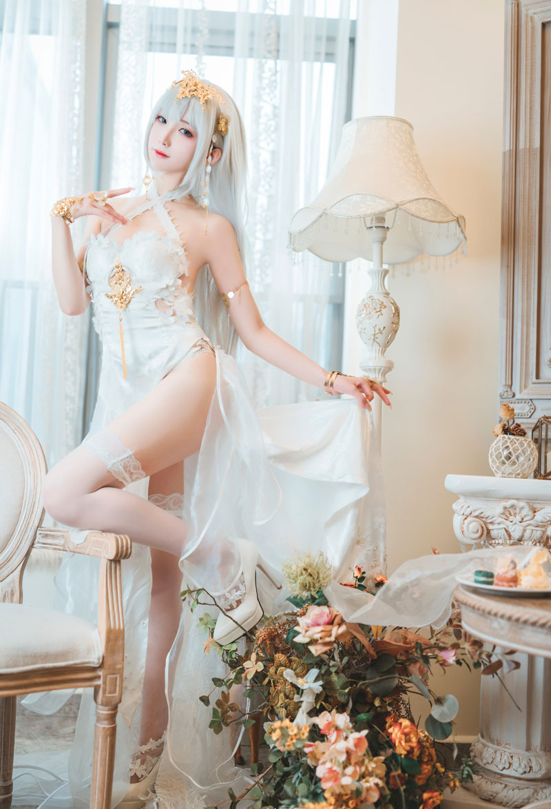 封疆疆v《碧蓝航线》埃姆登COS白色礼服美图