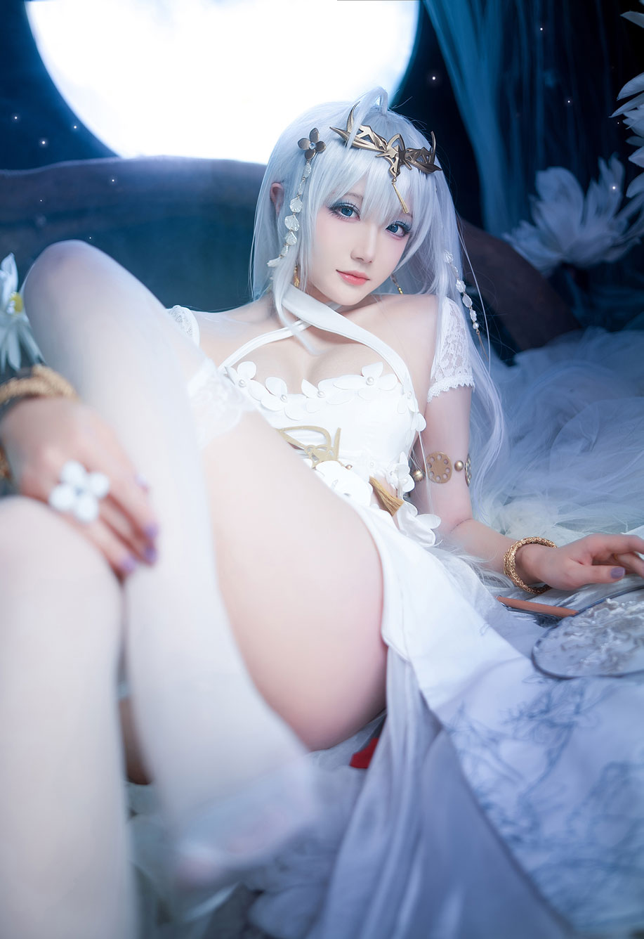 瓜希酱COS《碧蓝航线》埃姆登白色礼服美极了